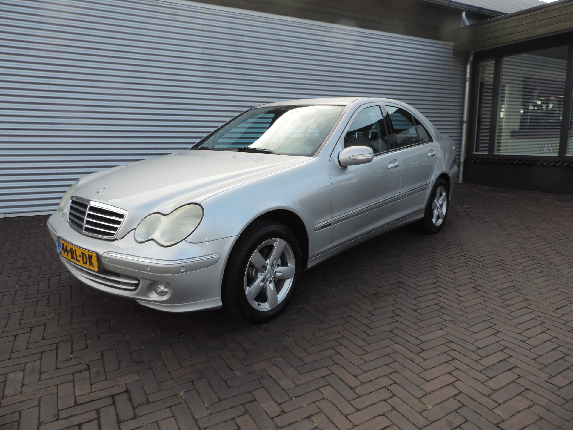 47602451-14.jpg