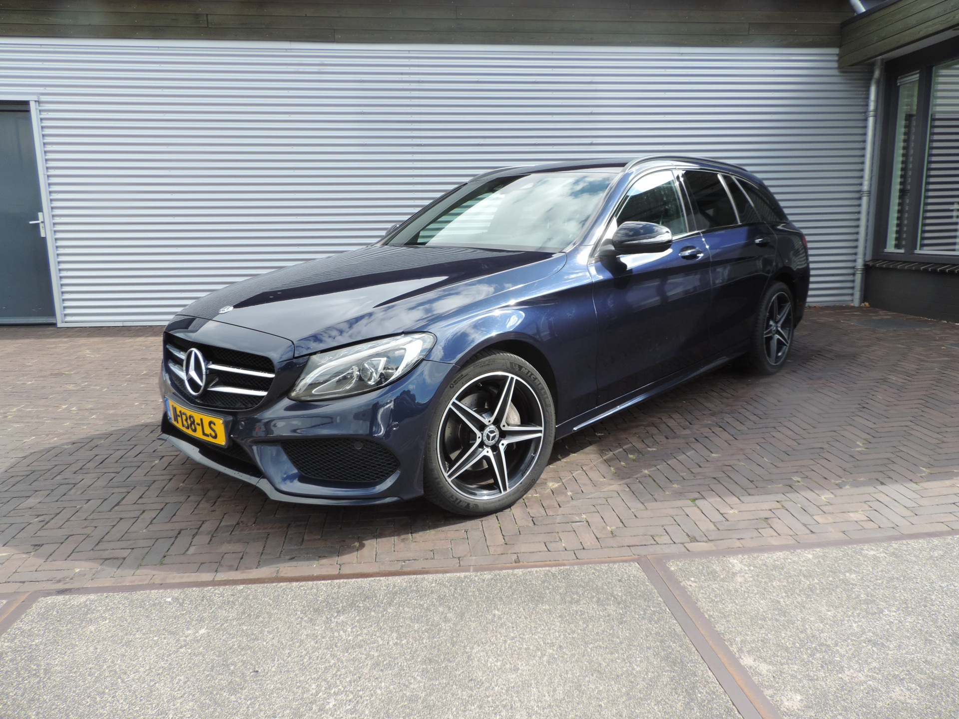 47574359-17.jpg