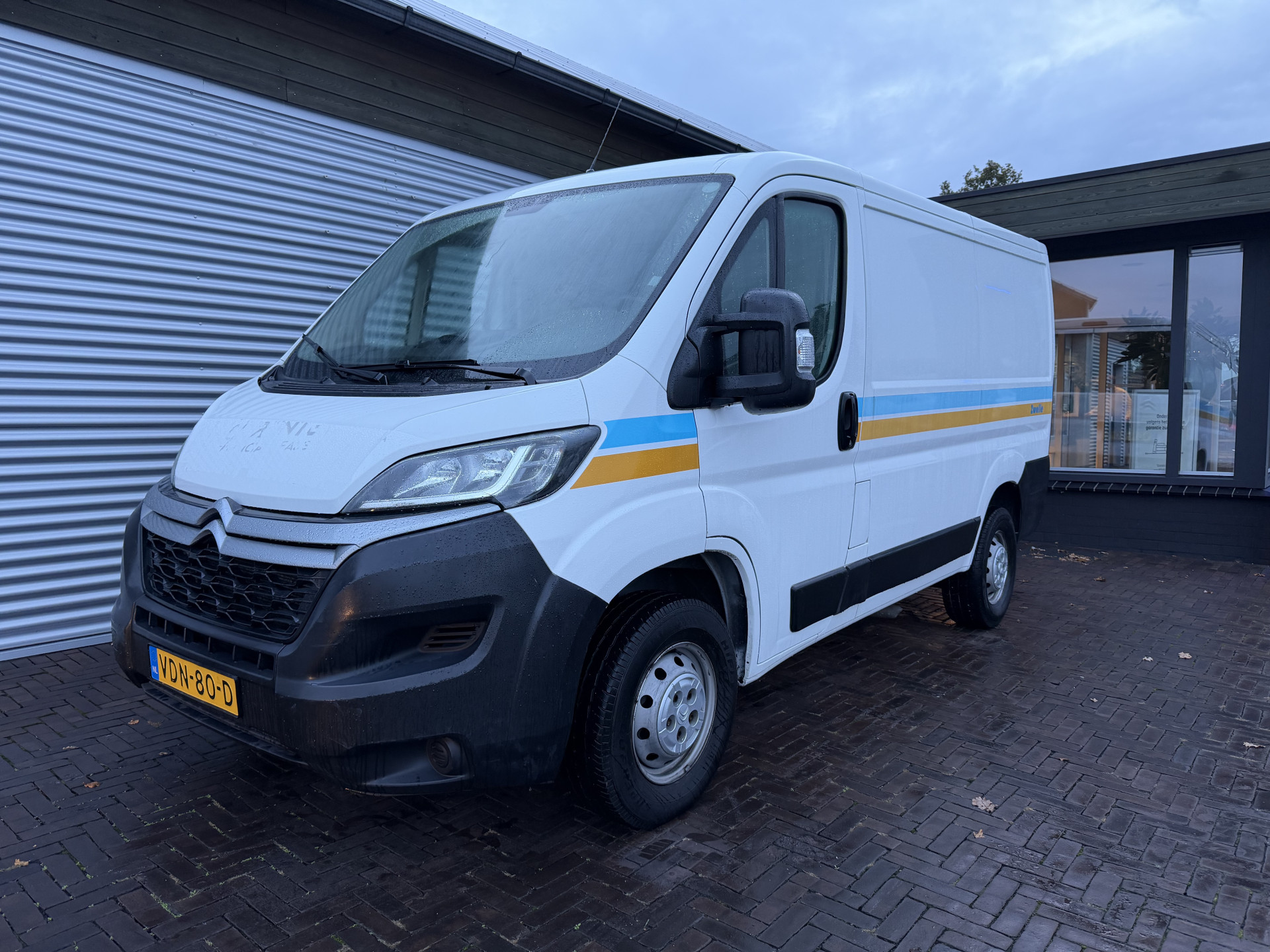 48575085-14.jpg