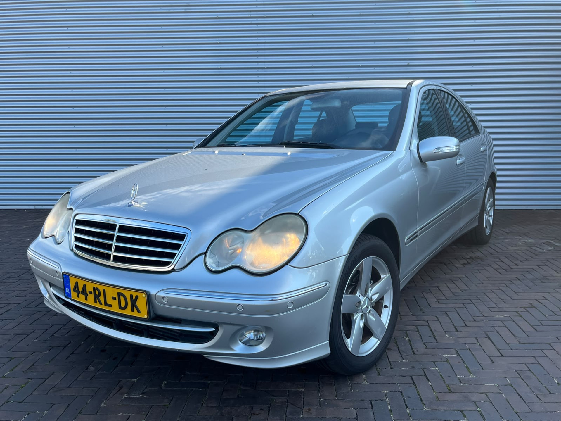 57379541-18.jpg